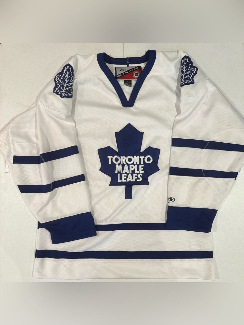 Vintage 90’s Pro Player Toronto Maple Leafs NHL Hockey jersey size Large